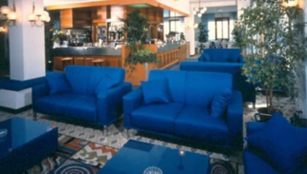 Hotel Majestic 佩萨罗 外观 照片
